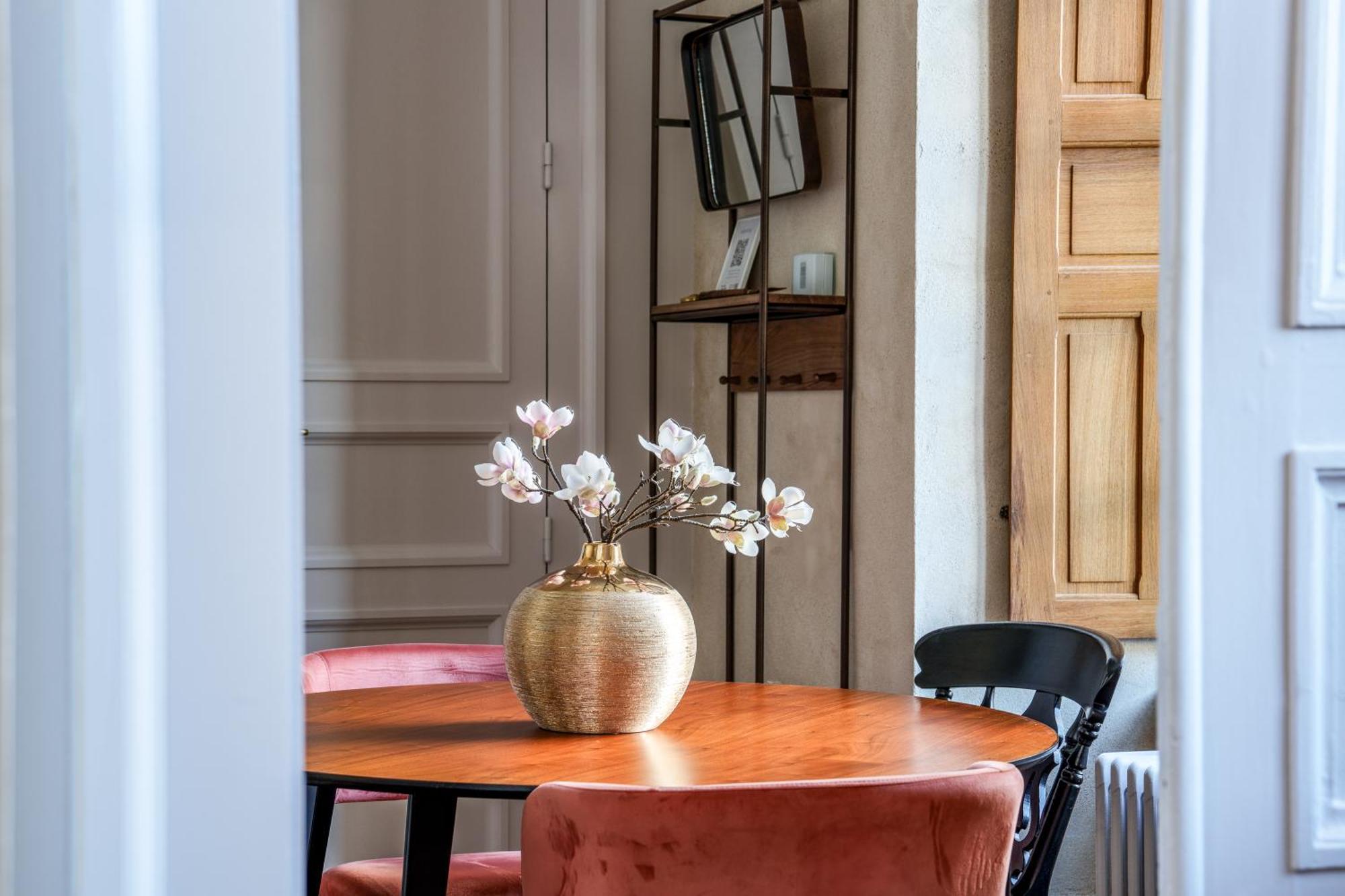 Appartement Raffine Vue Cathedrale, Jardin, Wifi Тур Екстер'єр фото